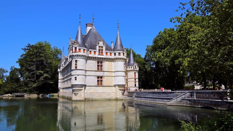 From the Châteaux of Chambord and Chenonceau to the Loire Valley
