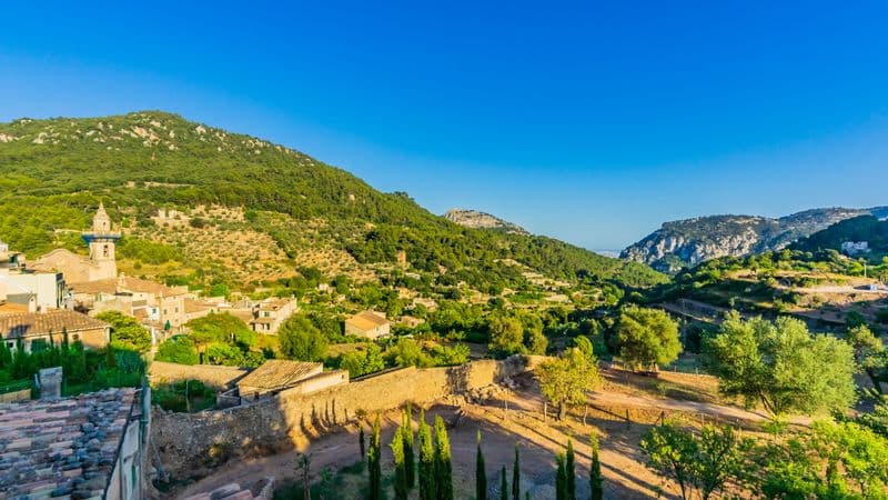 Sun and Fun in the Balearic Islands An exciting cruise to Barcelona and the Balearic Islands (port-to-port package)