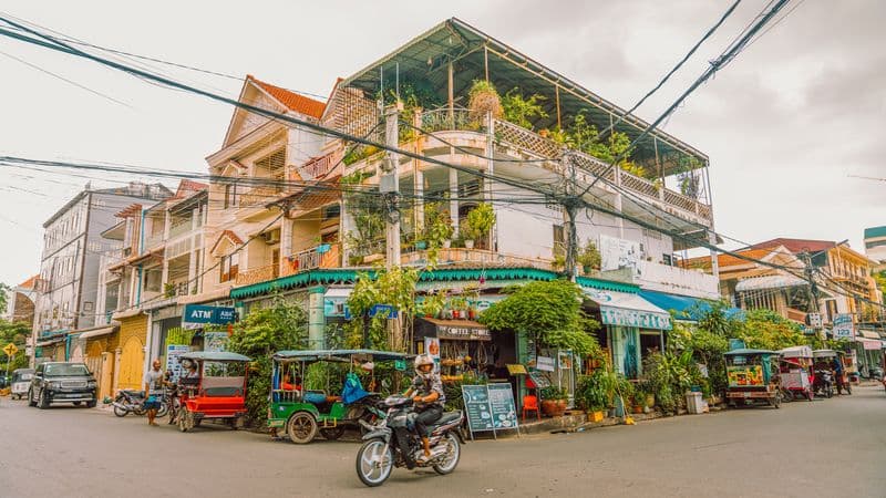 From the Angkor Temples to the Mekong Delta & Hanoi and Halong Bay (port-to-port cruise)