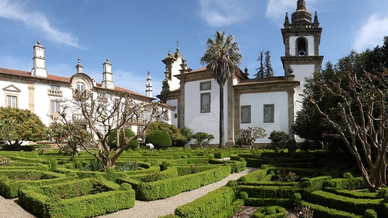 From Portugal to Spain: Porto, the Douro Valley (Portugal) and Salamanca (Spain) (port-to-port cruise)
