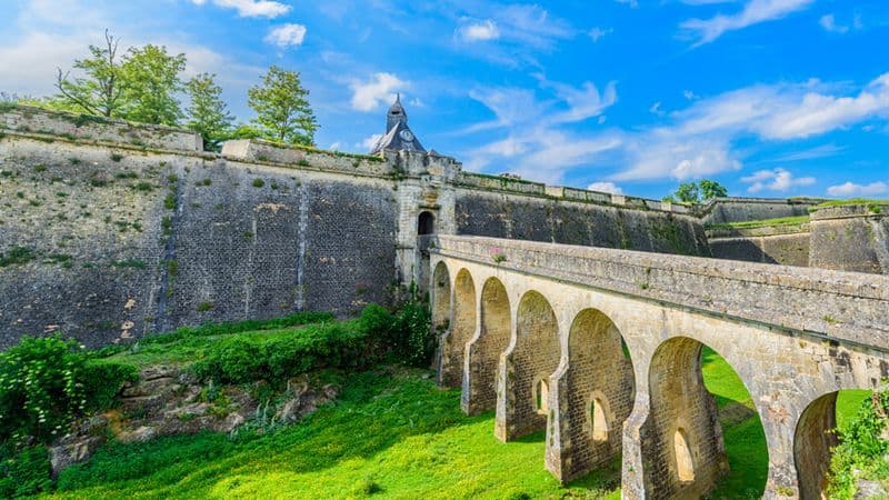 The exceptional region of Bordeaux (port-to-port cruise)