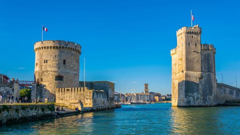 Cruise through the Aquitaine Region from Bordeaux to Royan, along the Gironde Estuary and the Garonne and Dordogne Rivers (port-to-port cruise)