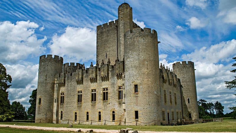 Cruise through the Aquitaine Region from Bordeaux to Royan, along the Gironde Estuary and the Garonne and Dordogne Rivers (port-to-port cruise)