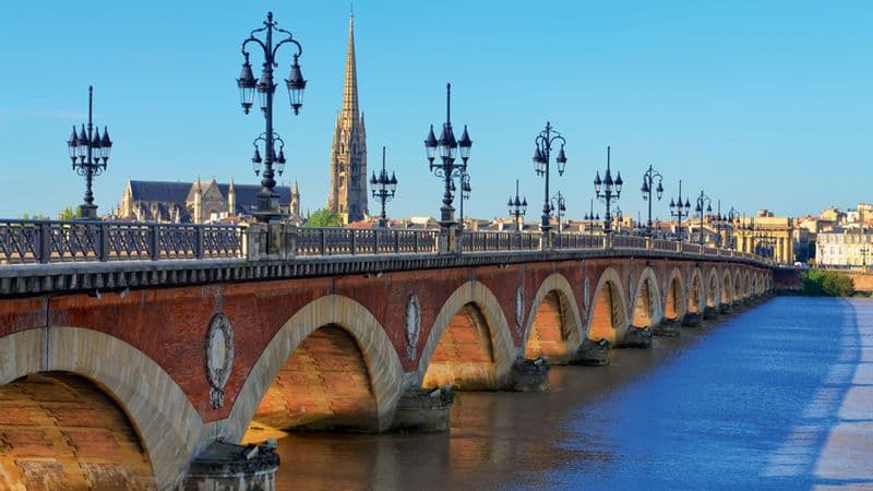 The exceptional region of Bordeaux (port-to-port cruise)
