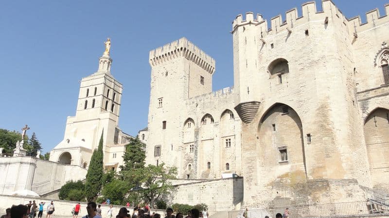 Santons and Christmas traditions along the canals of Provence In the footsteps of fortresses and authentic villages