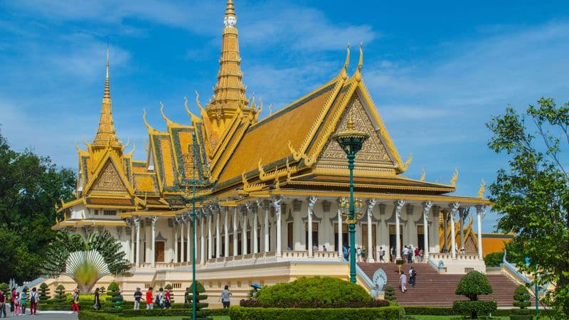 From Siem Reap to the Mekong Delta (port-to-port cruise)