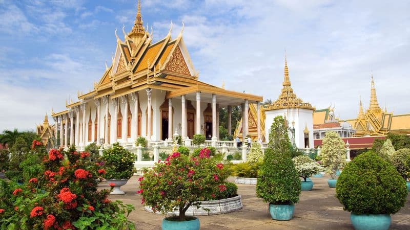 The Mekong in a different way - Between adventure and must-see sites (port-to-port cruise)