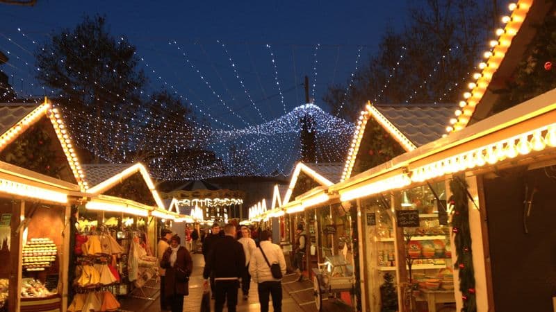 Santons and Christmas traditions along the canals of Provence Following the footsteps of fortresses and authentic villages