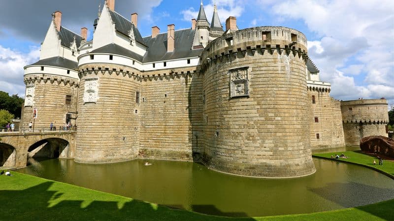 From the Châteaux of Chambord and Chenonceau to the Loire Valley