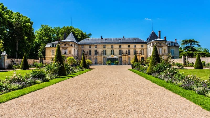 Historic Residences, Local Cuisine, and Hidden Gems in the Oise Valley (port-to-port cruise)