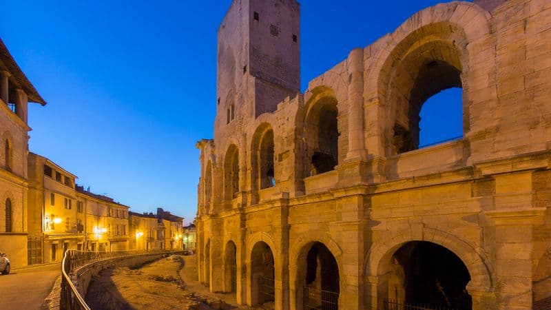 Santons and Christmas traditions along the canals of Provence Following the footsteps of fortresses and authentic villages