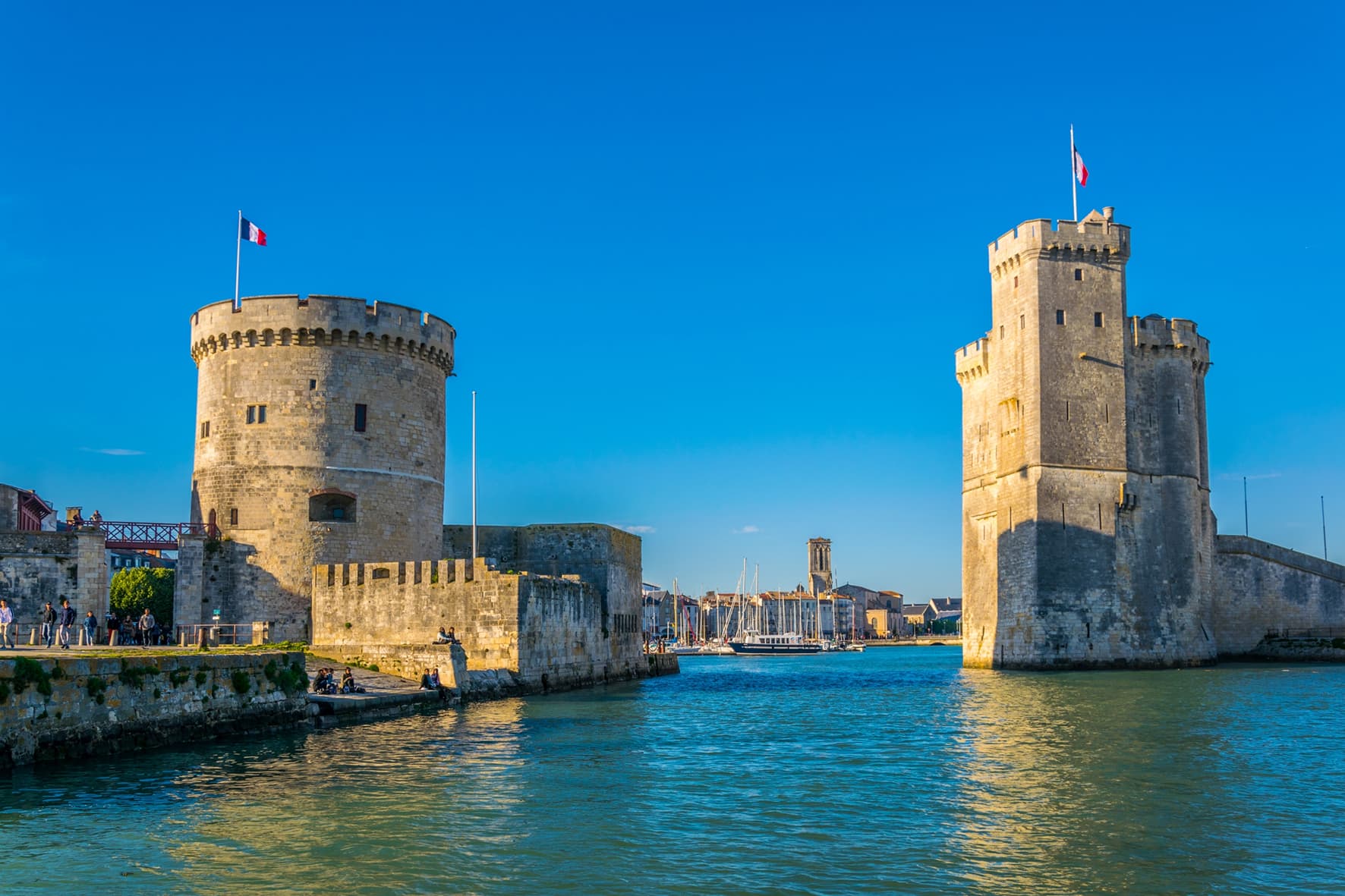 Aquitaine Reimagined: Bordeaux, Its Rivers and Great Wines ¿ An Exclusive Cruise with Lunch at a Château (port-to-port cruise)
