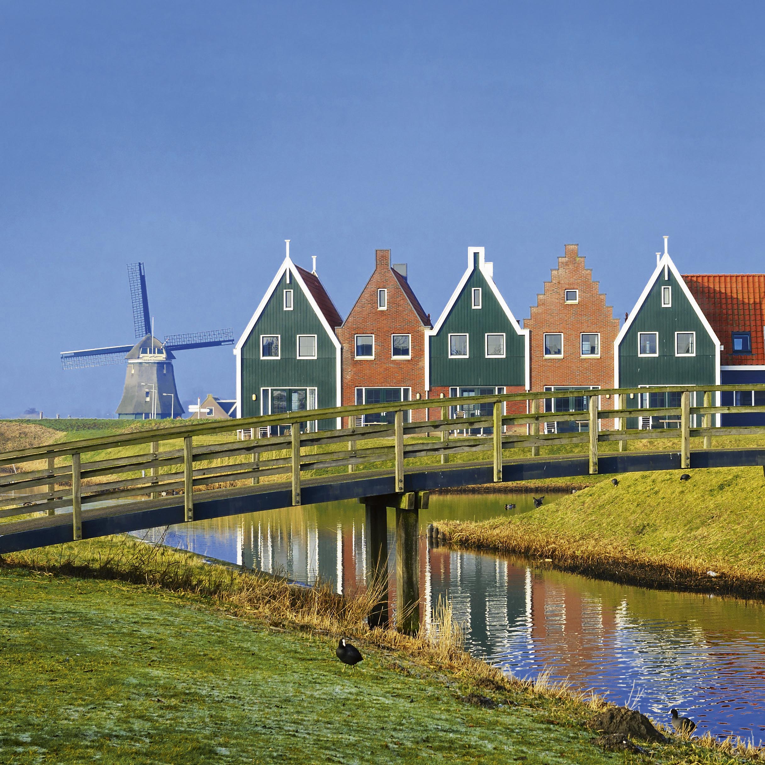 New Year's Cruise: Sparkles and Lights on the Rhine - Between Strasbourg and Amsterdam, celebrate the turn of the year in a magical setting. (port-to-port cruise)