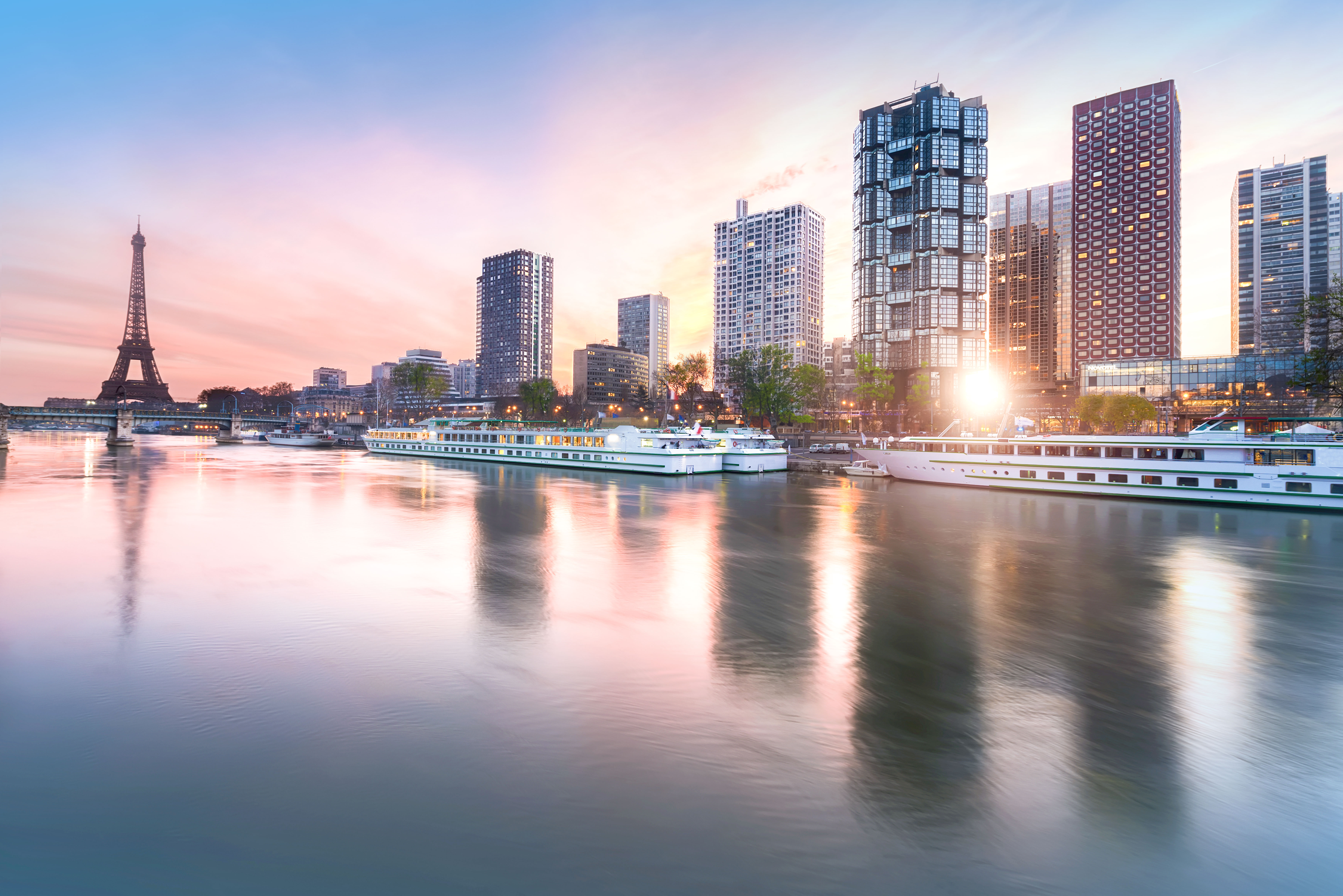 Gourmet cruise on the Seine - Meal designed by Pierre Gagnaire, 3 Michelin stars - A culinary escape between flavors and heritage (port-to-port cruise)