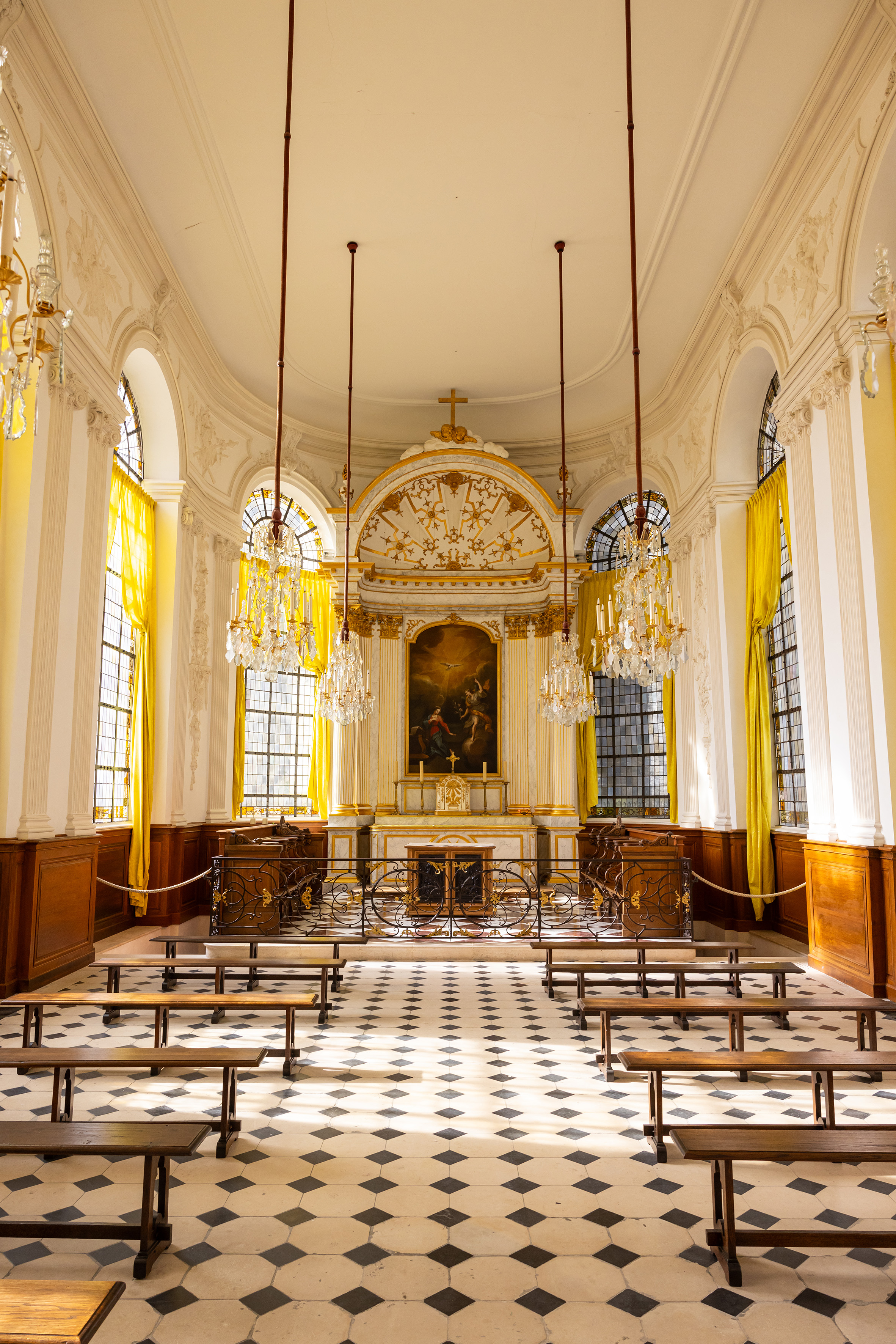 From Paris, the City of Light, to the shores of Normandy, a festive and gourmet cruise on the Seine aboard a paddlewheel boat (port-to-port cruise)