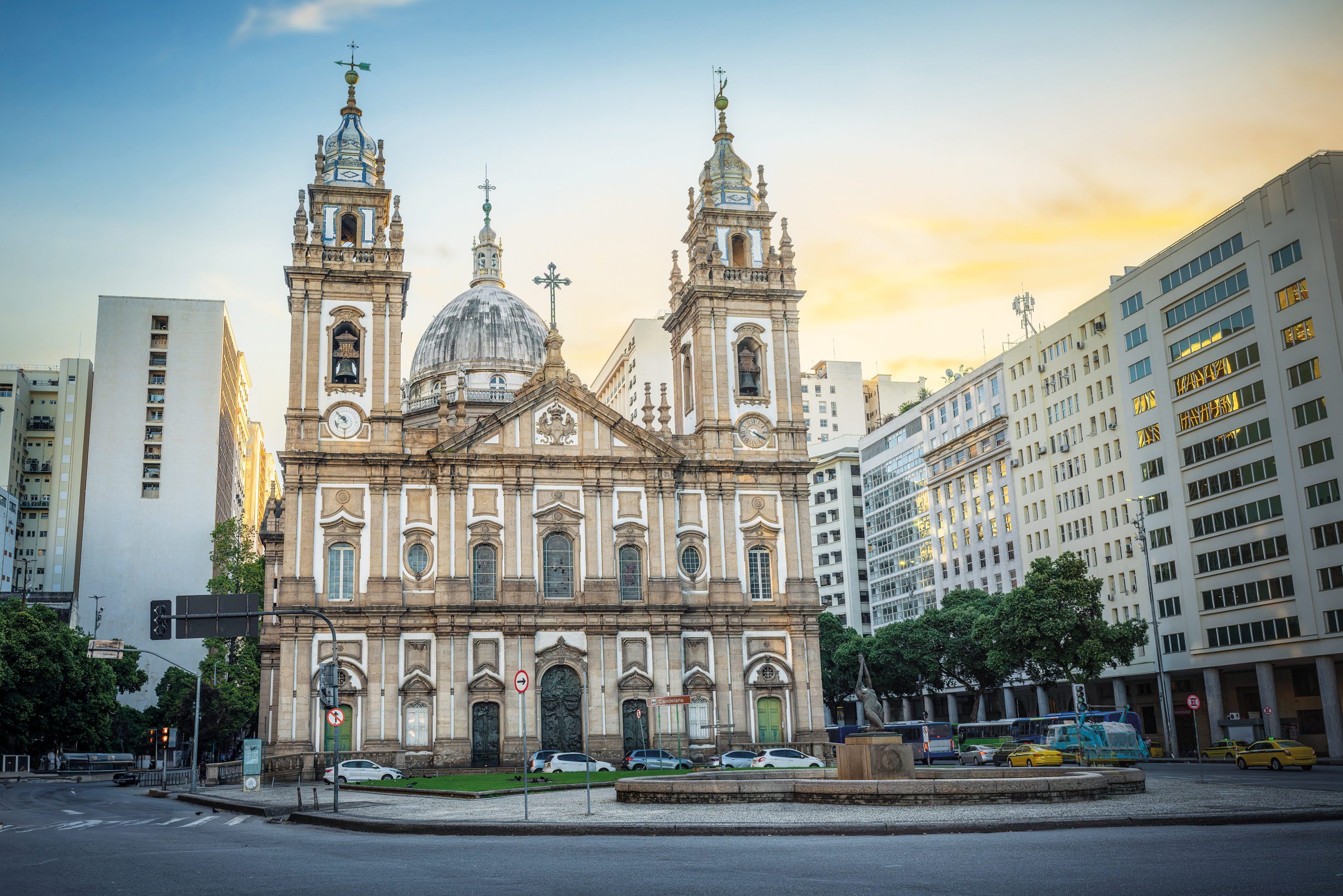 Along the Amazon and the Rio Negro - An Exclusive Cruise through Pristine and Hidden Nature - Rio, vibrant and timeless, and an exceptional stay at Iguazu Falls (port-to-port cruise)