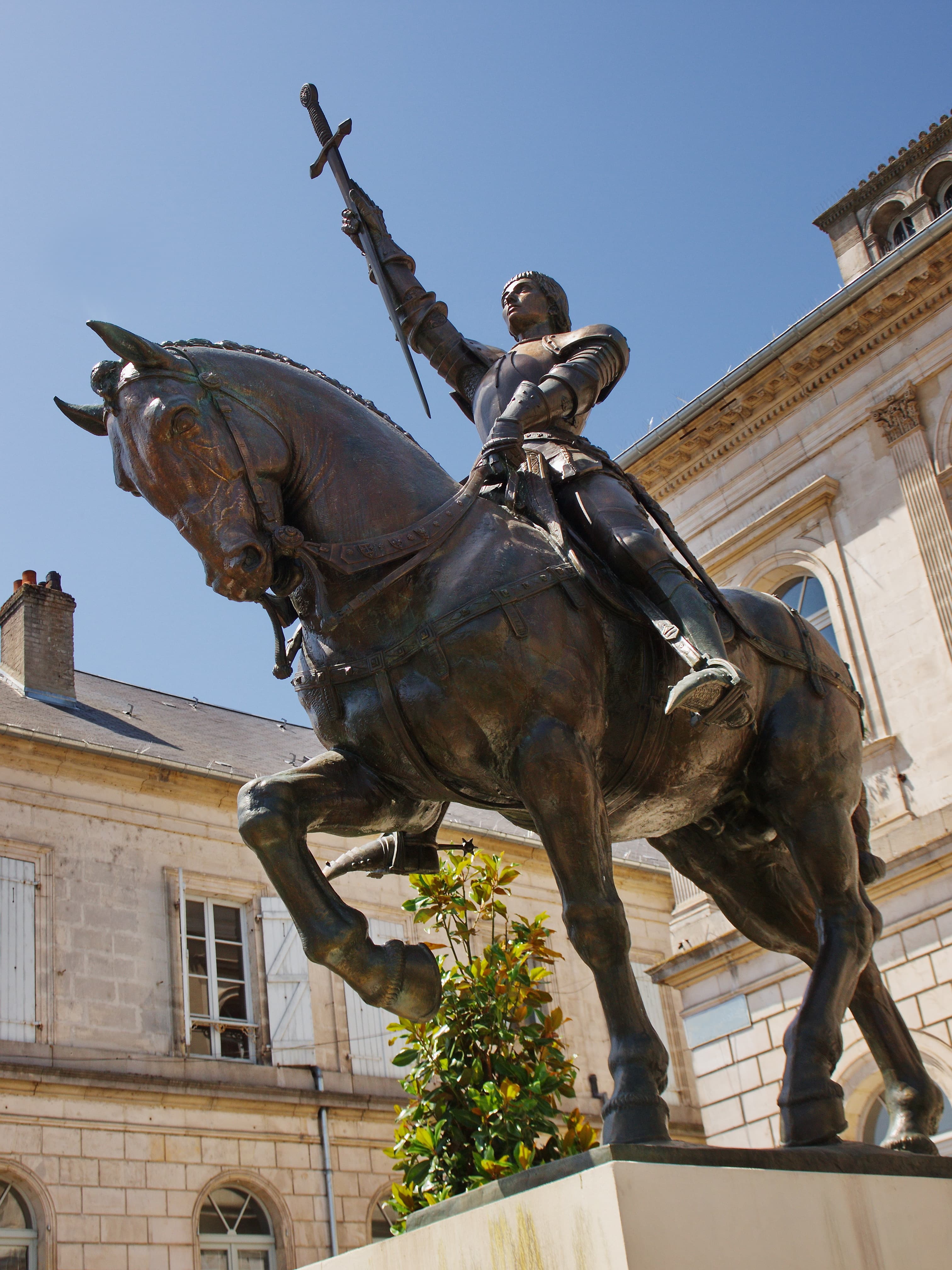 THE HISTORY OF FRANCE FROM PARIS TO NORMANDY Between heritage, landscapes, and Impressionist nuances (port-to-port cruise)