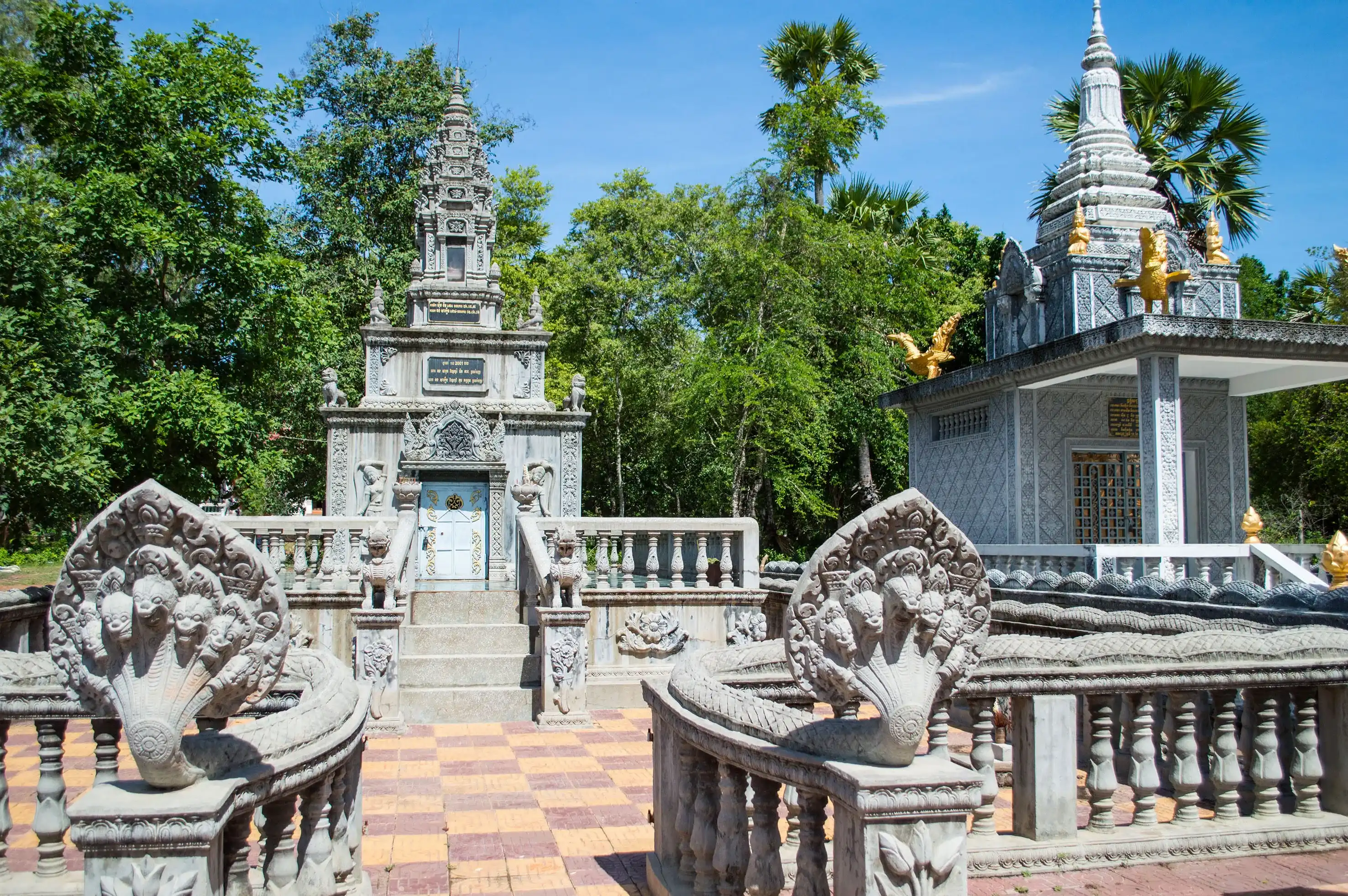 Vihara of Wat Kampong Tralach Leu Pagoda